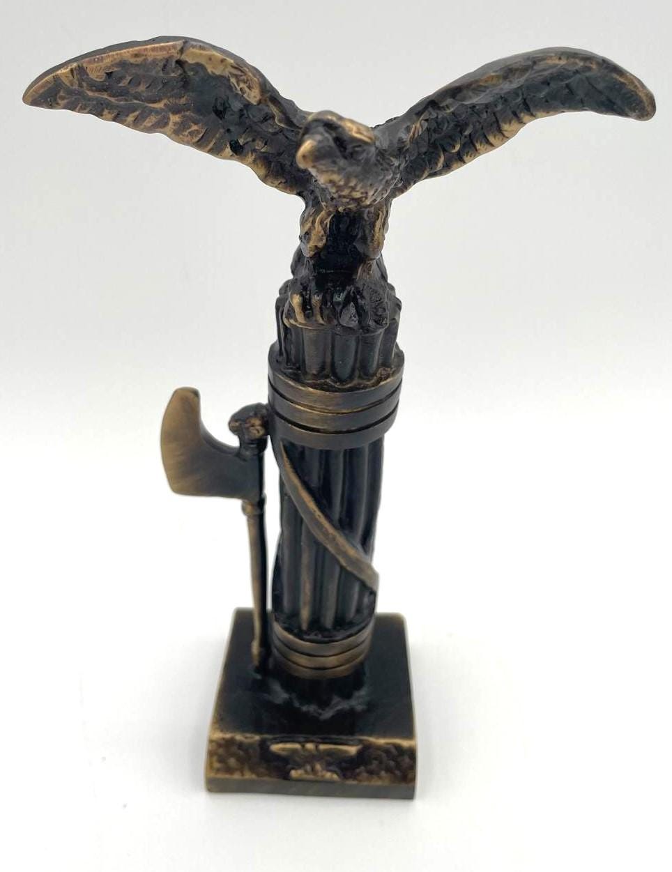 Bronze-Effect Metal Sculpture – Eagle on Stylized Fasces with Axe, 20 cm