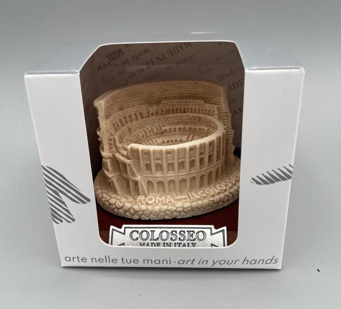 Sculpture miniature du Colisée romain sur socle en bois