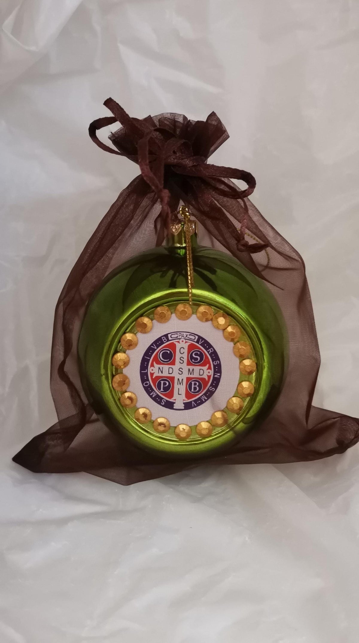 Pallina di Natale Verde con Medaglia di San Benedetto