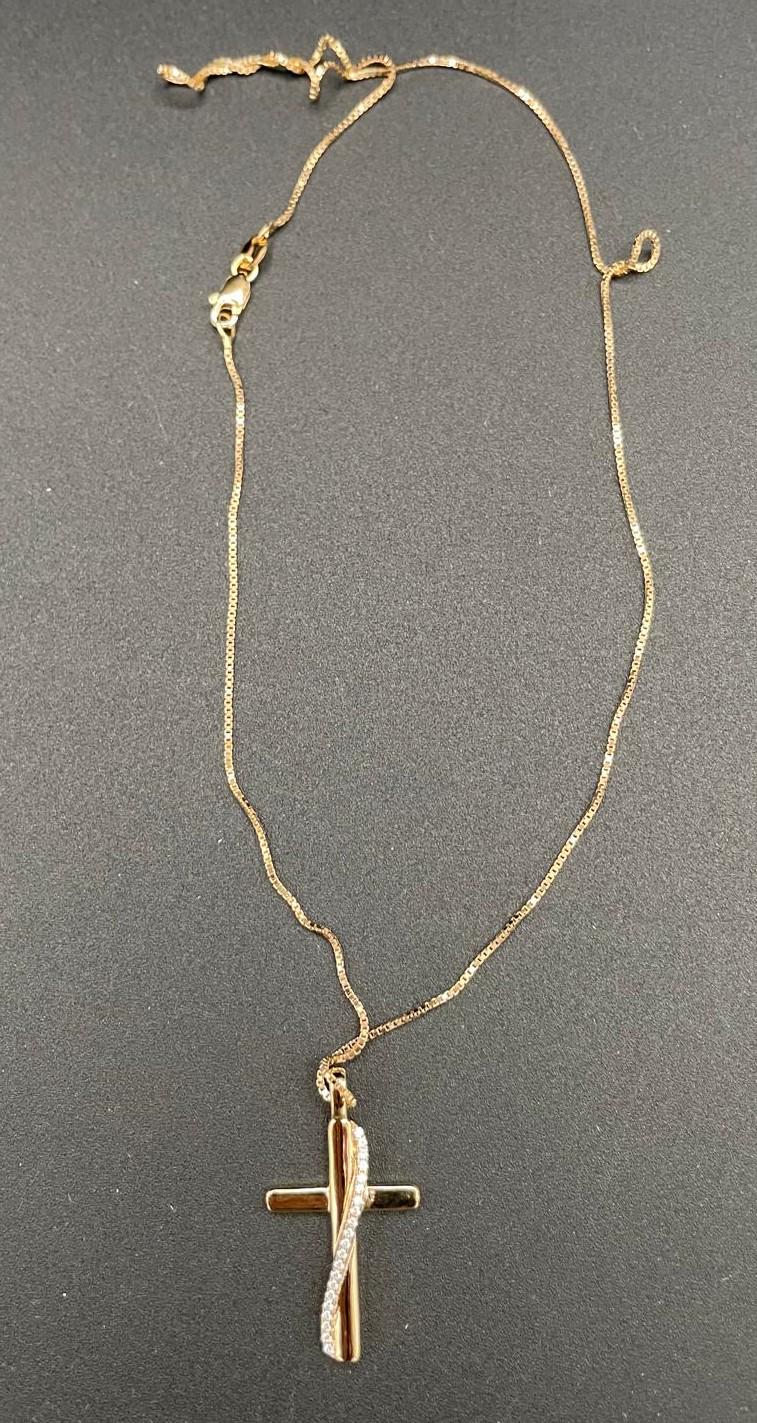 Collana in argento 925 placcato oro con croce e diamantini