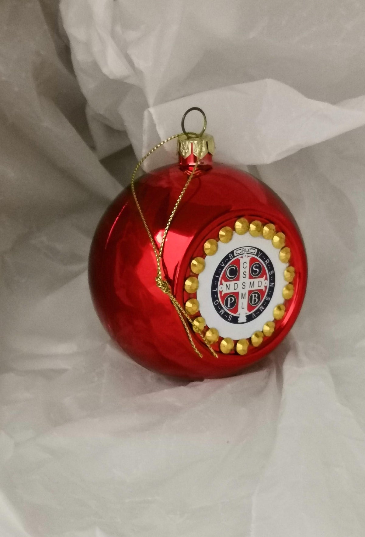 Pallina di Natale Rosa con Medaglia di San Benedetto