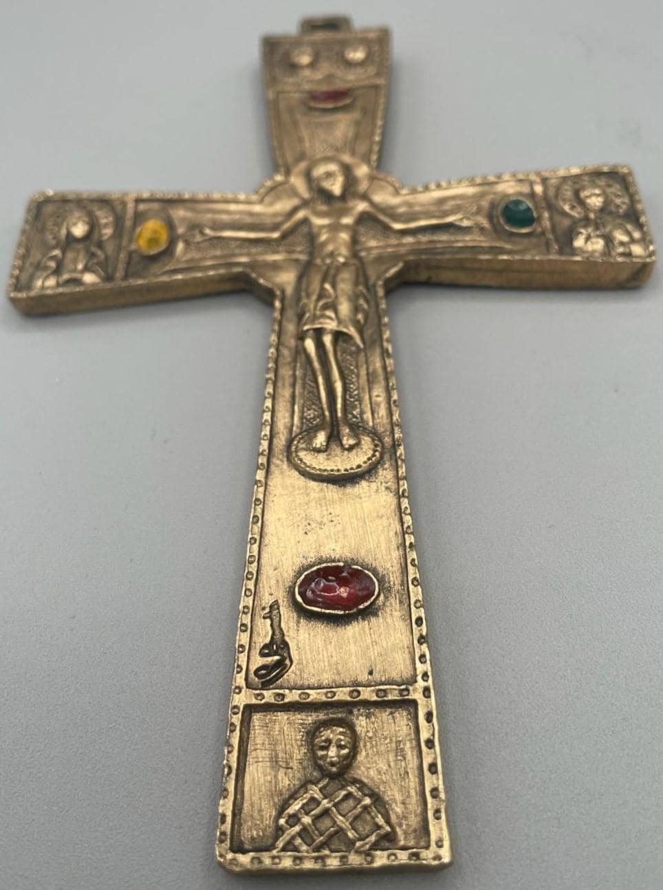 Croce religiosa da parete dorata con Agnello Mistico – 10 x 14,5 cm