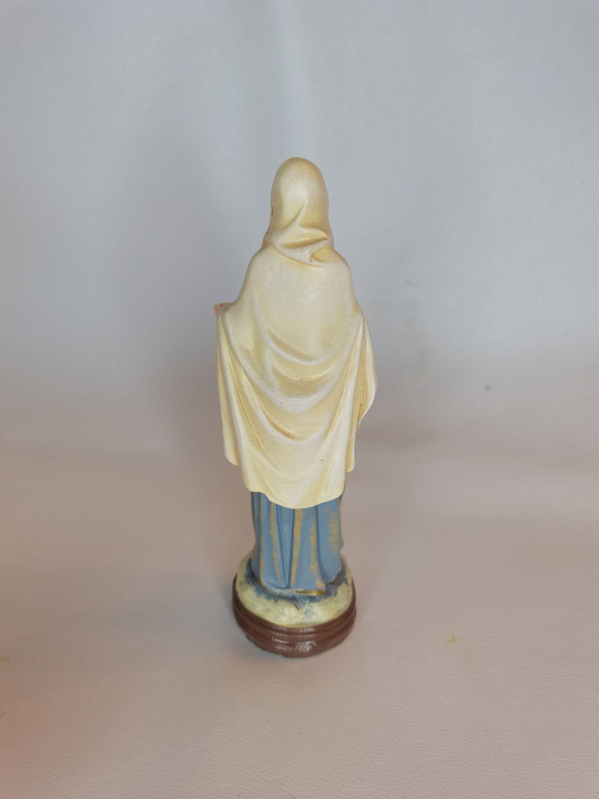 Statue de la Vierge de Medjugorje en résine peinte à la main – 15 cm