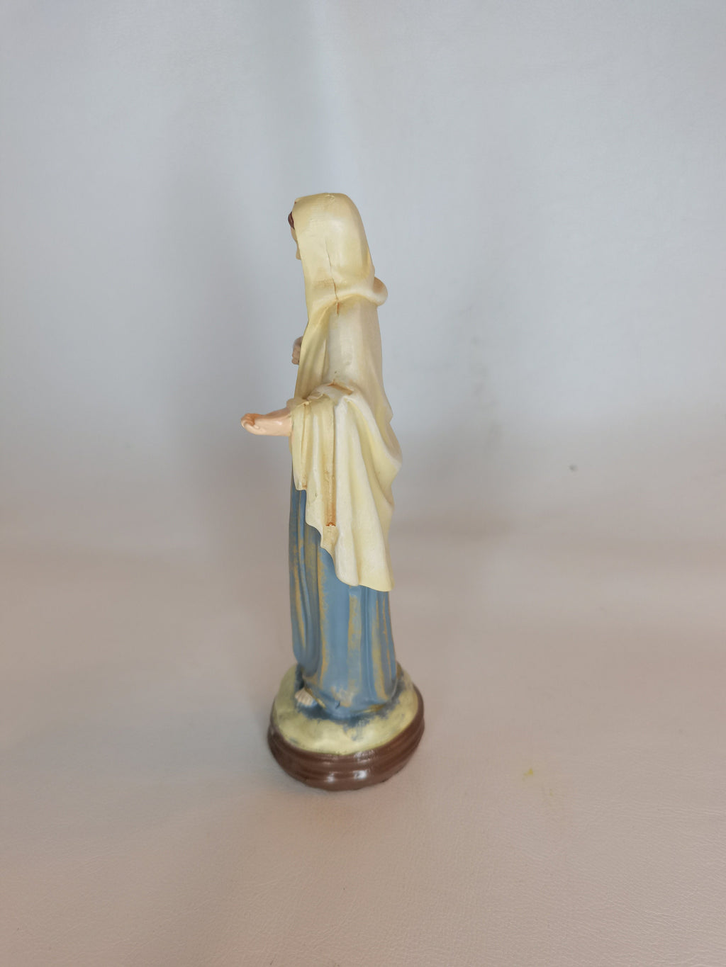 Statue de la Vierge de Medjugorje en résine peinte à la main – 15 cm
