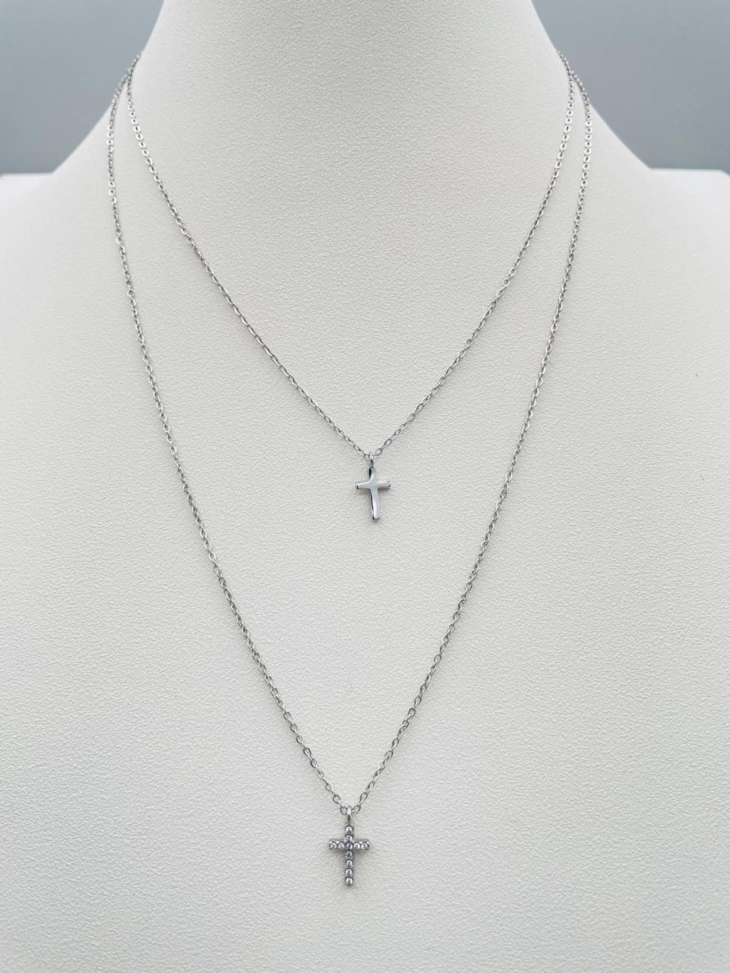 Collana multistrato color argento con due croci – cod. CAC-004