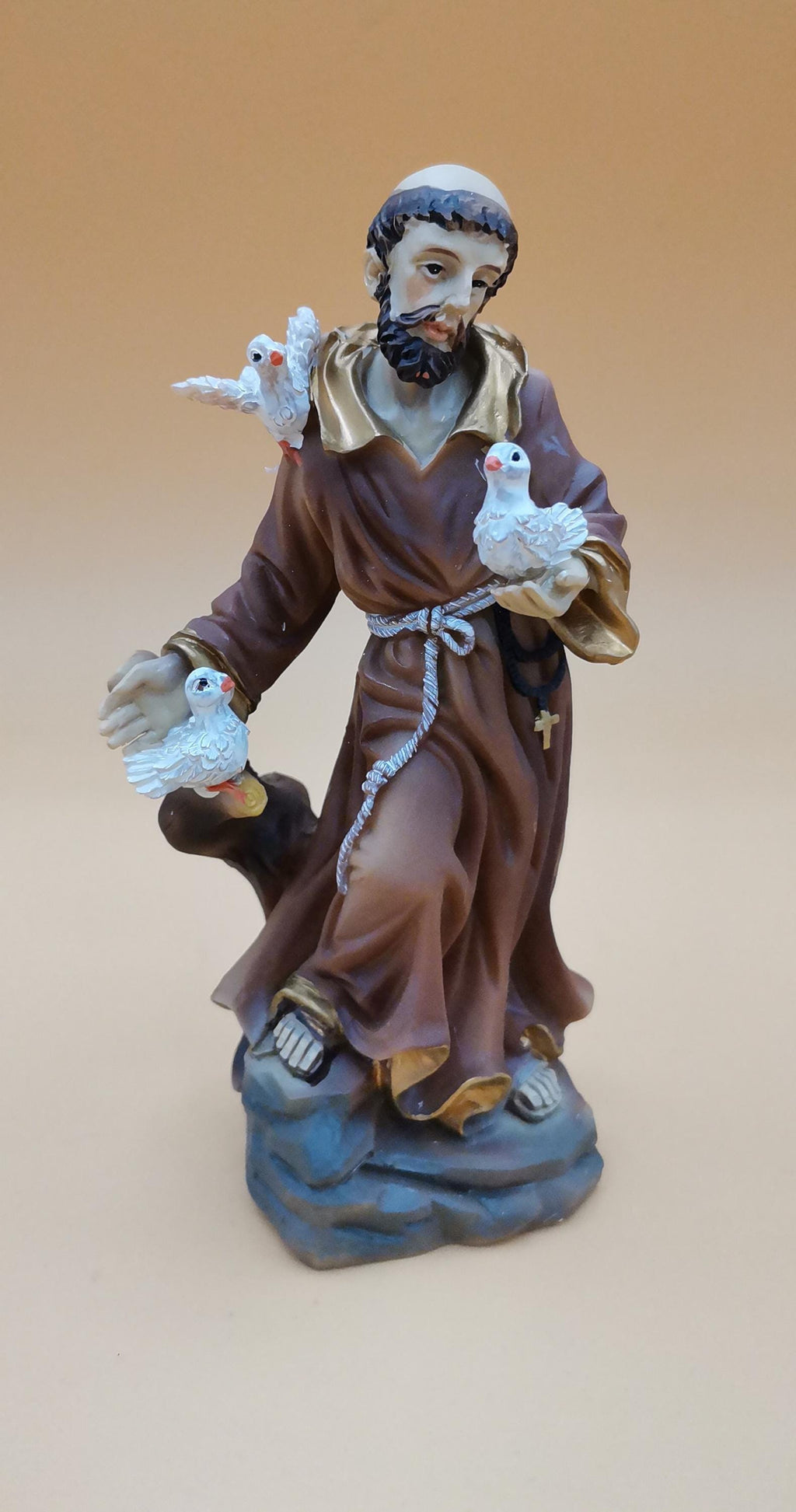 Statue Heiliger Franziskus mit Tauben aus handbemaltem Kunstharz – 14 cm