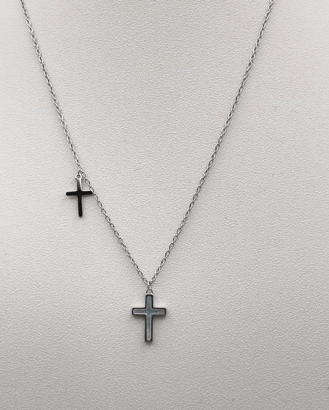 Collana con pendente a doppia croce