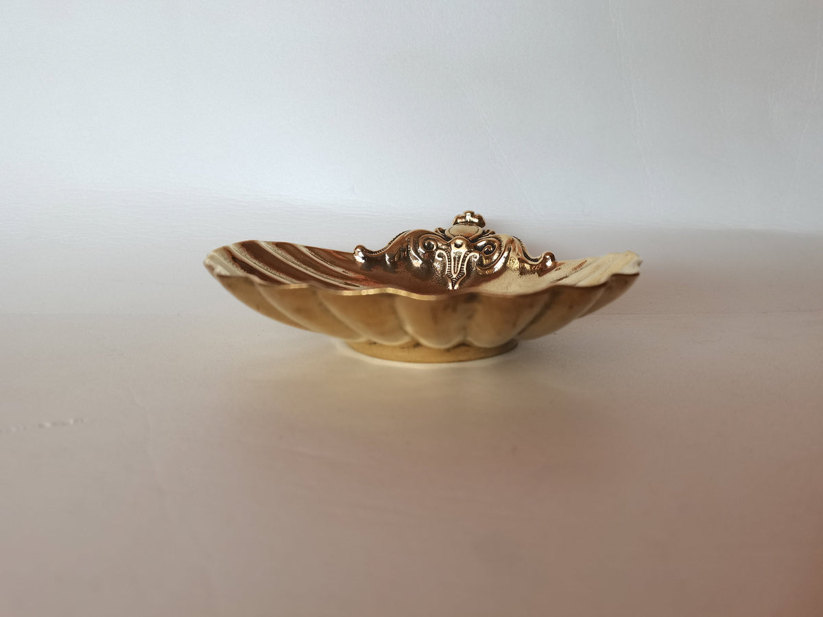 Conchiglia battesimale in ottone lucido – 15 x 13 cm