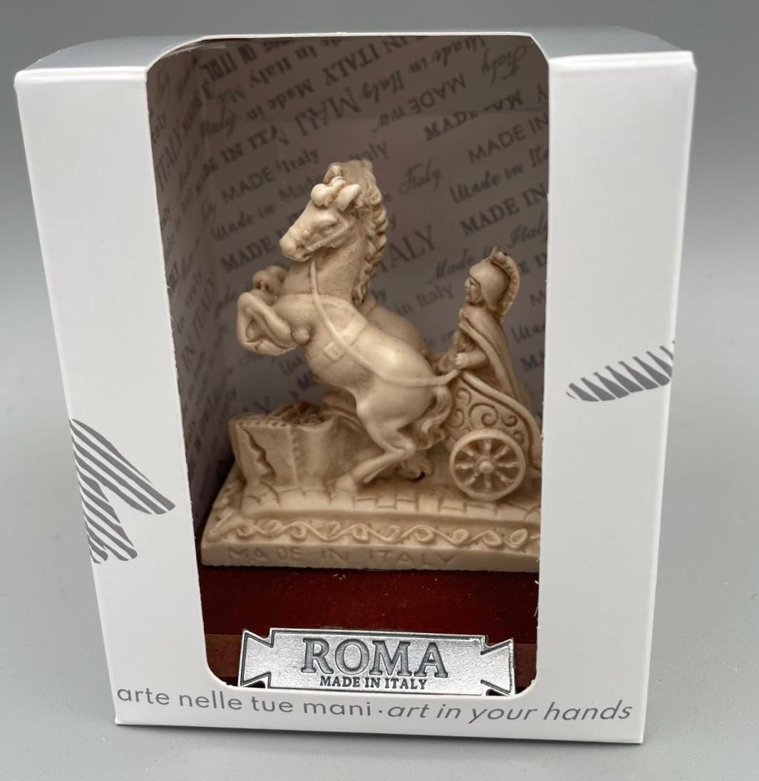Biga romana decorativa in resina su base in legno – 10 x 9 x 8 cm