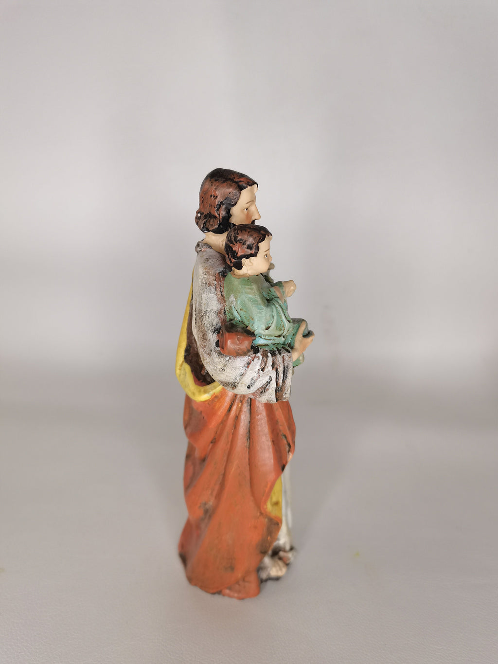 Statue Heiliger Josef mit Jesuskind und Lilie aus bemaltem Kunstharz – 15 cm