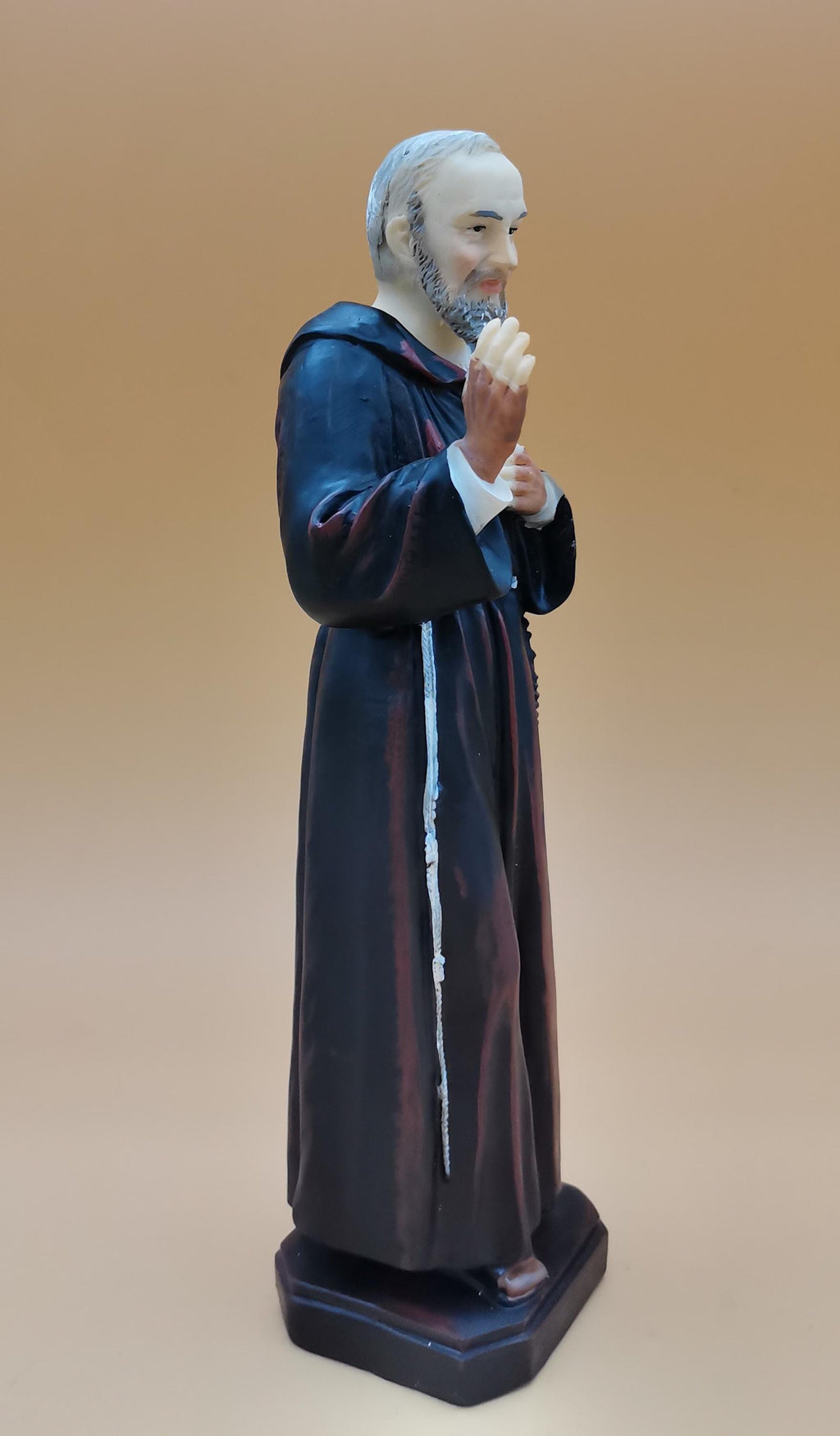 Padre-Pio-Statue aus handbemaltem Kunstharz