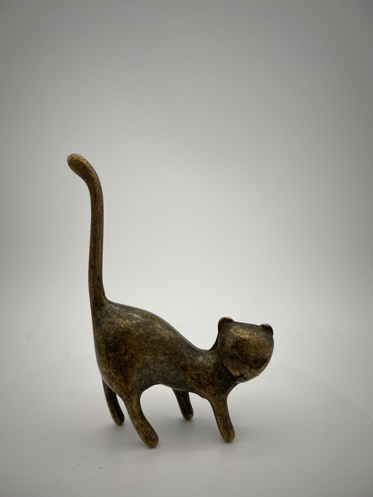 Coppia di gattini portanelli in ottone brunito – 6 cm