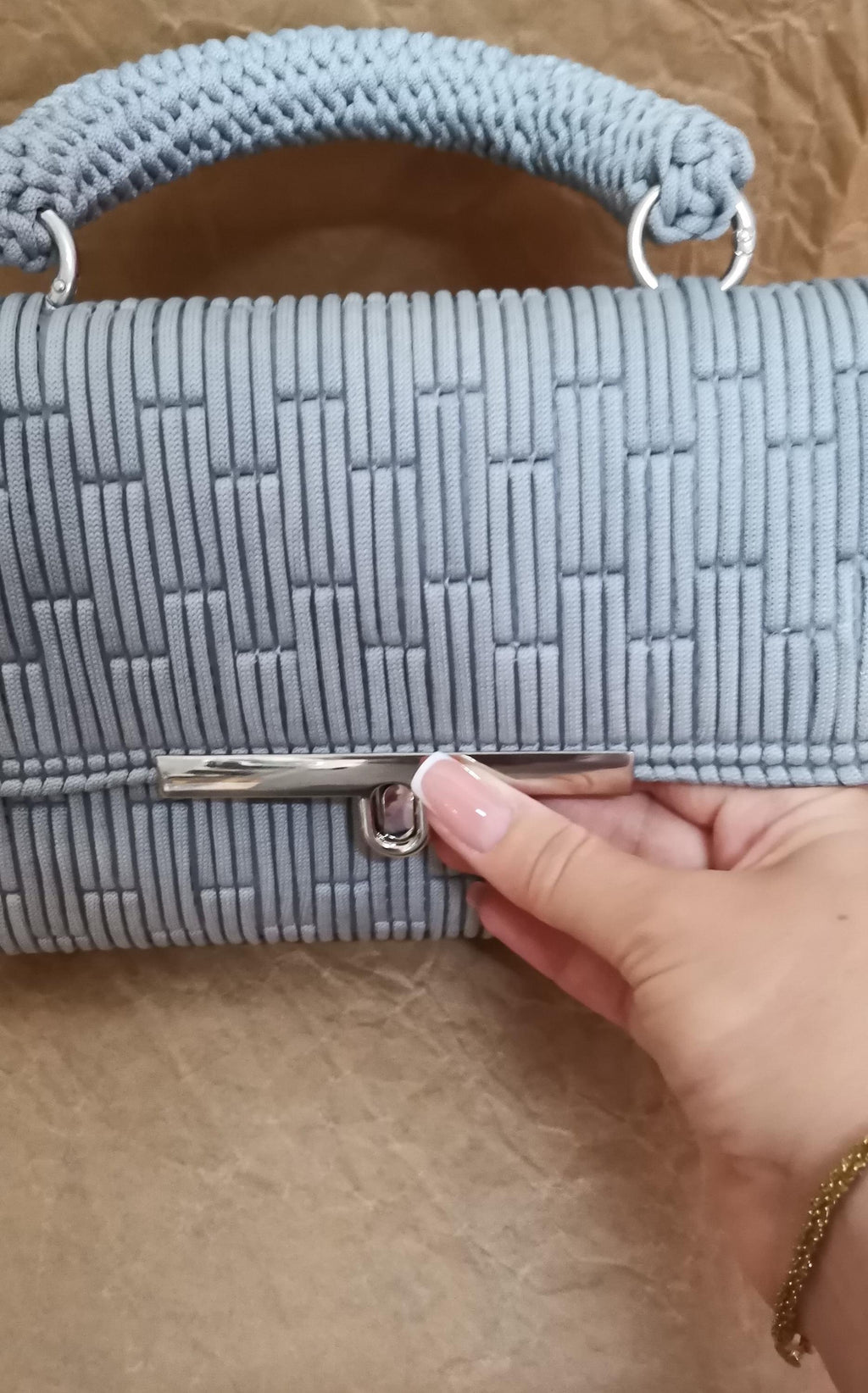 Borsa all'uncinetto fatta a mano – grigio perla