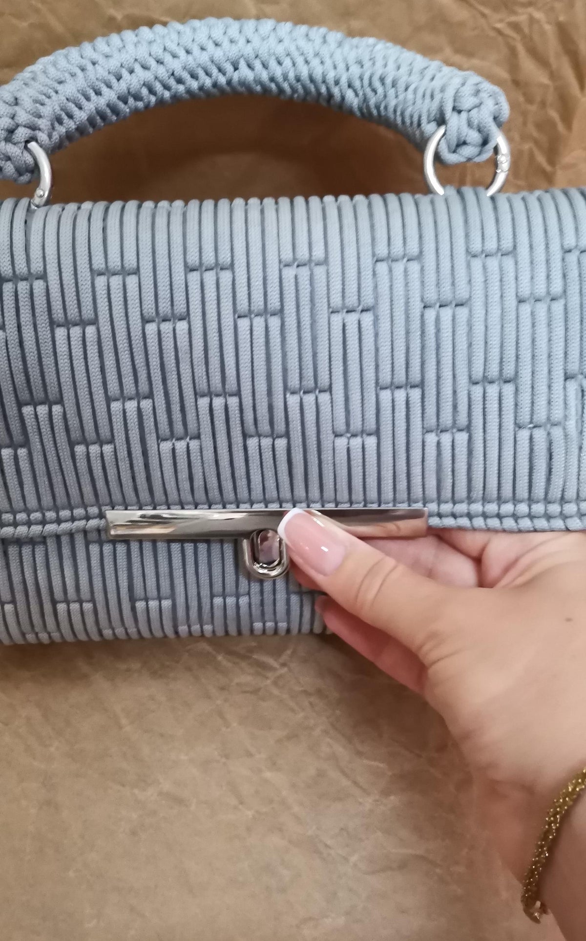 Borsa all'uncinetto fatta a mano – grigio perla