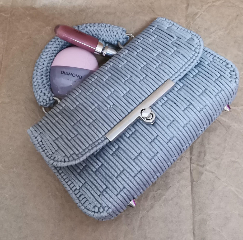 Borsa all'uncinetto fatta a mano – grigio perla