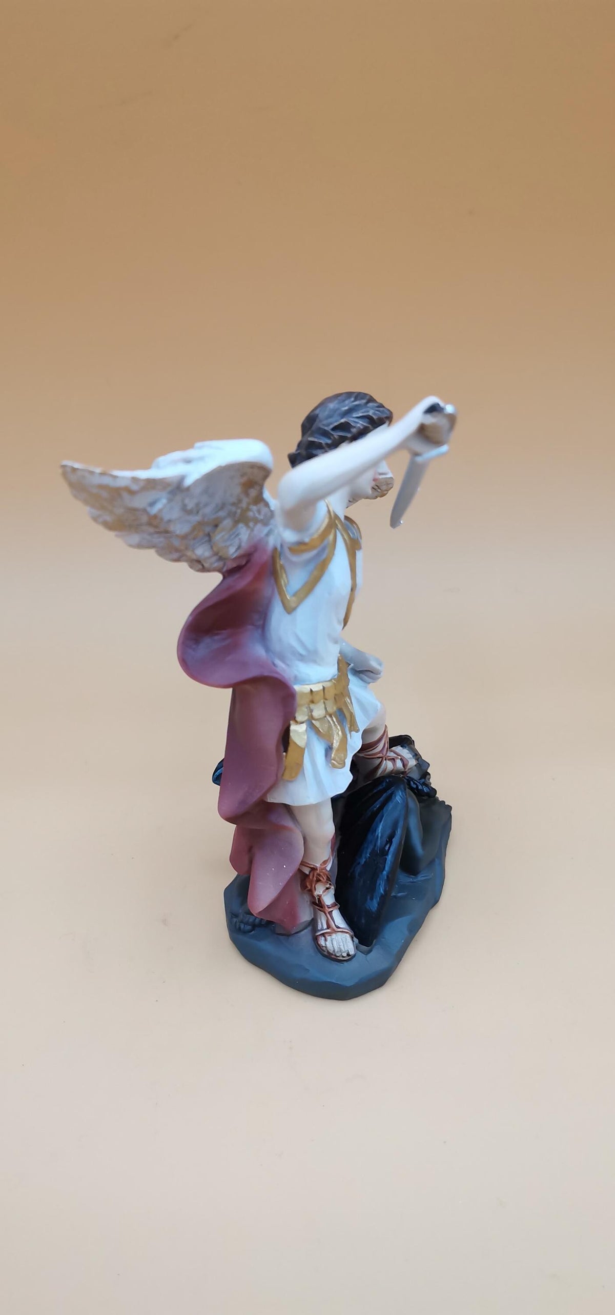 Statue Heiliger Erzengel Michael aus handbemaltem Polyresin – Religiöse Skulptur