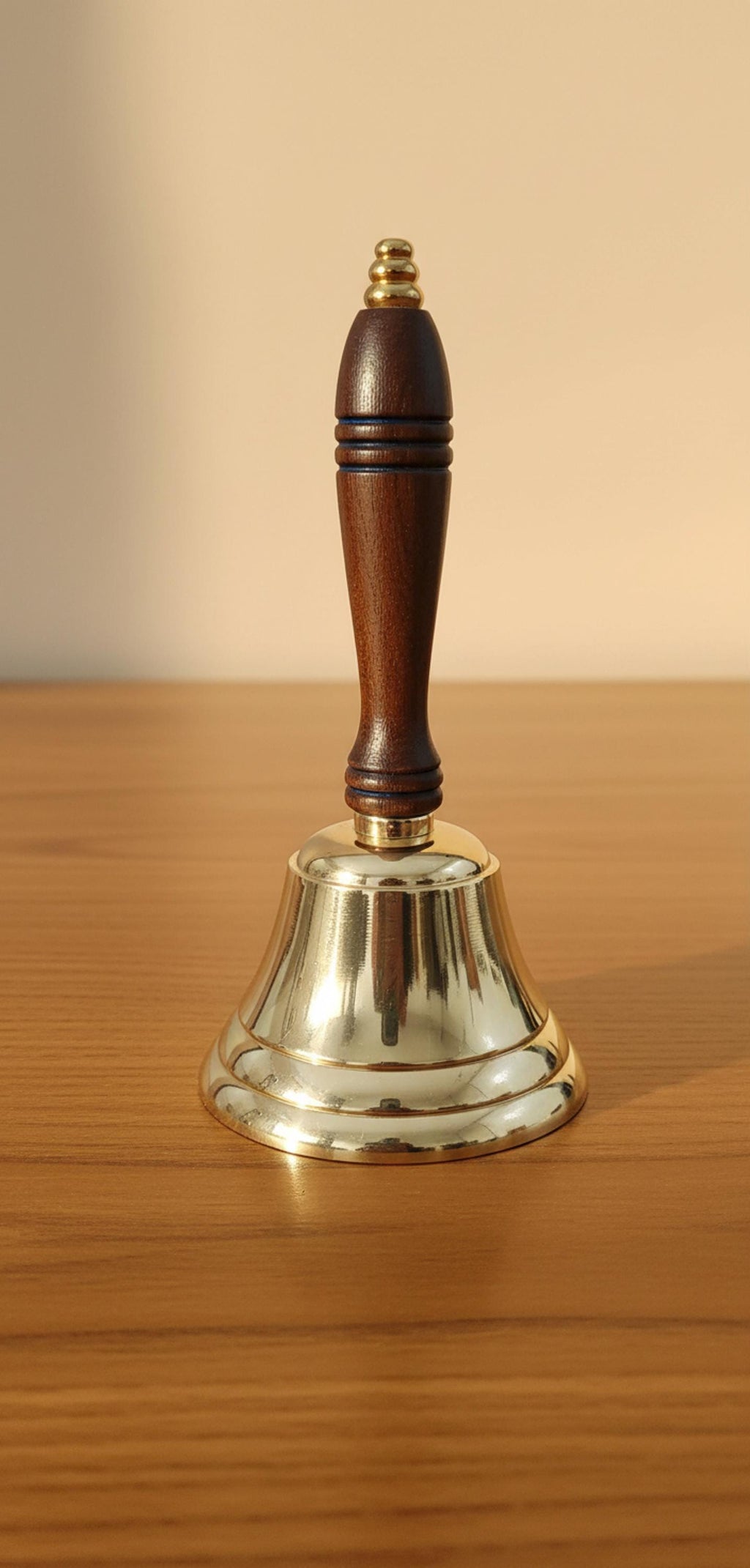 Campanello da Altare in Ottone Lucido con Manico in Legno