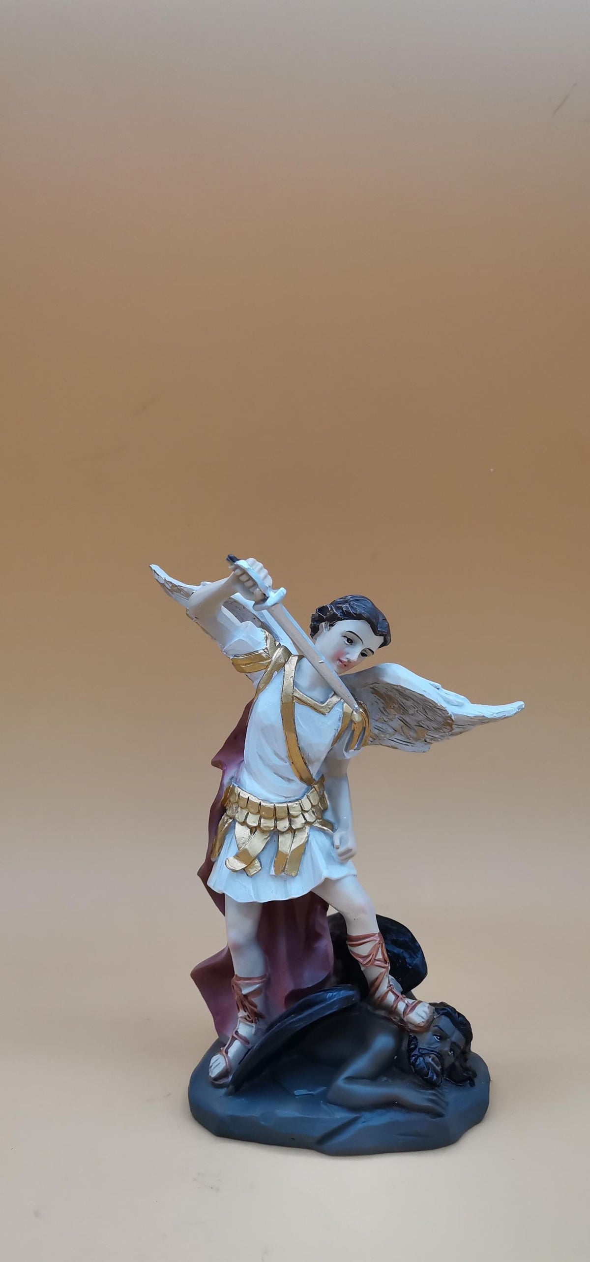 Statue Heiliger Erzengel Michael aus handbemaltem Polyresin – Religiöse Skulptur