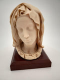 Antlitz der Jungfrau Maria auf Holzsockel – Figur 8x6 cm