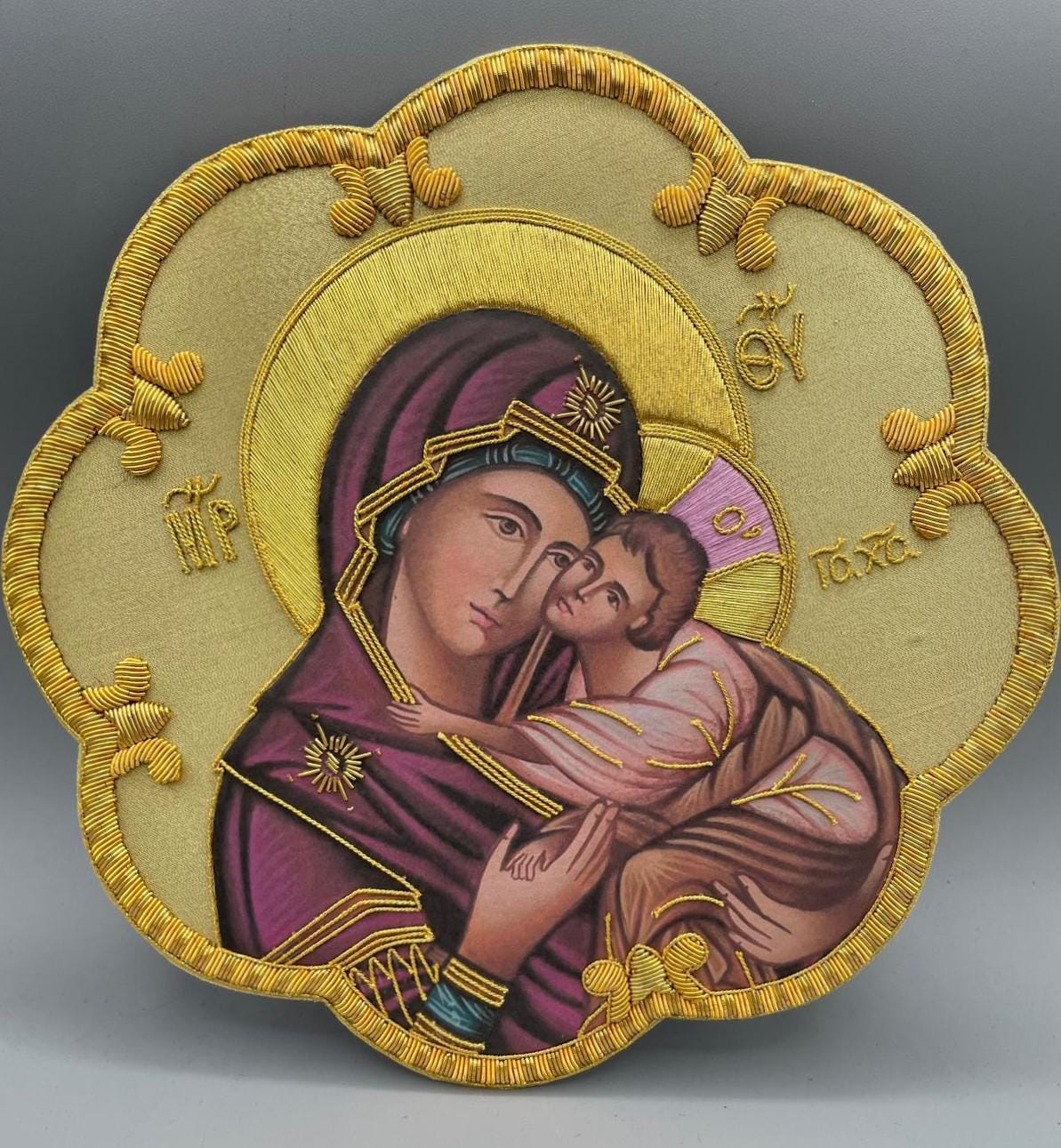 Icona Madonna della Tenerezza ricamata a mano con filo oro