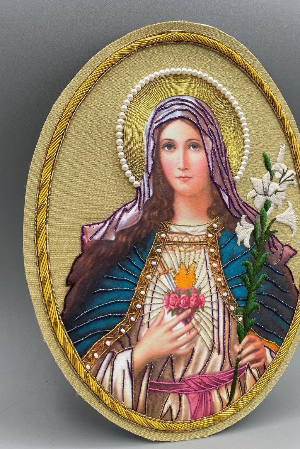 Icona quadro Sacro Ricamato – Madonna con Cuore Immacolato e Giglio