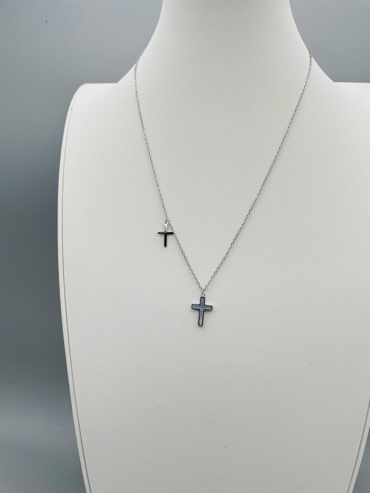 Collana con pendente a doppia croce