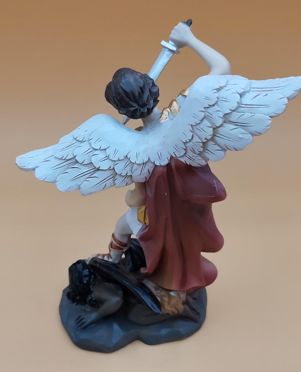 Statue Heiliger Erzengel Michael aus handbemaltem Polyresin – Religiöse Skulptur