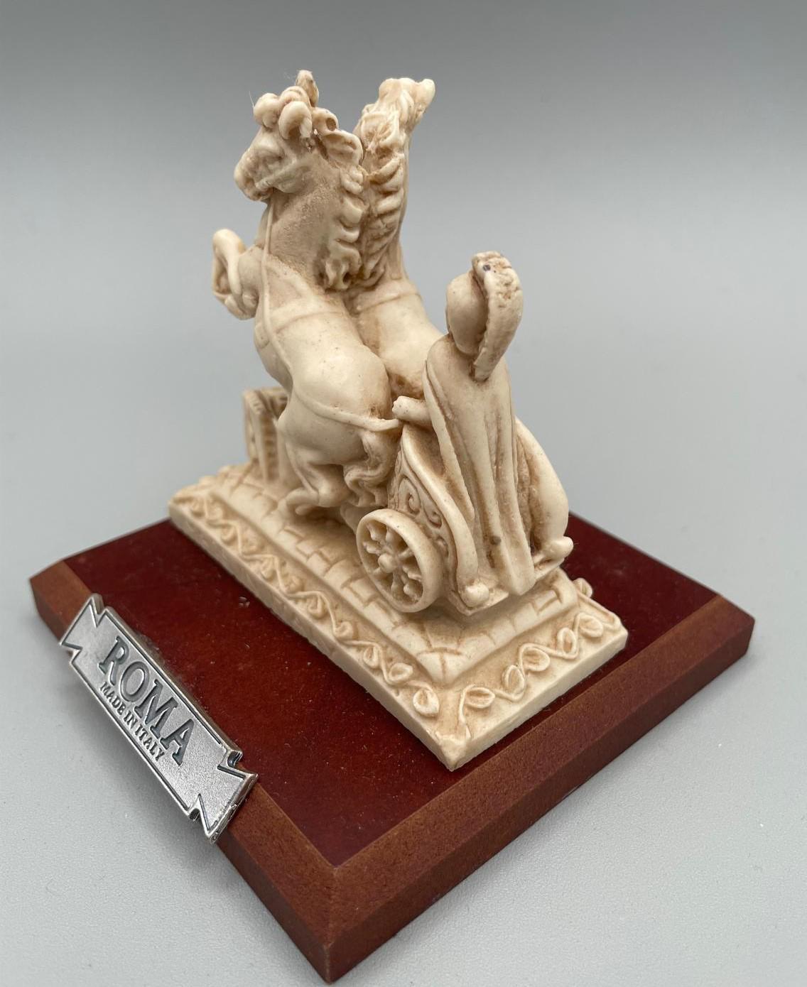 Decorative resin Roman chariot on a wooden base – 10 x 9 x 8 cm