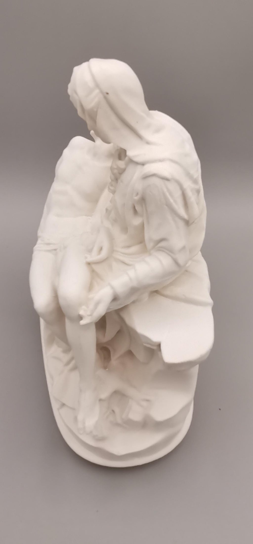 ミケランジェロ作 ピエタ像（レジン製） – 18cm
