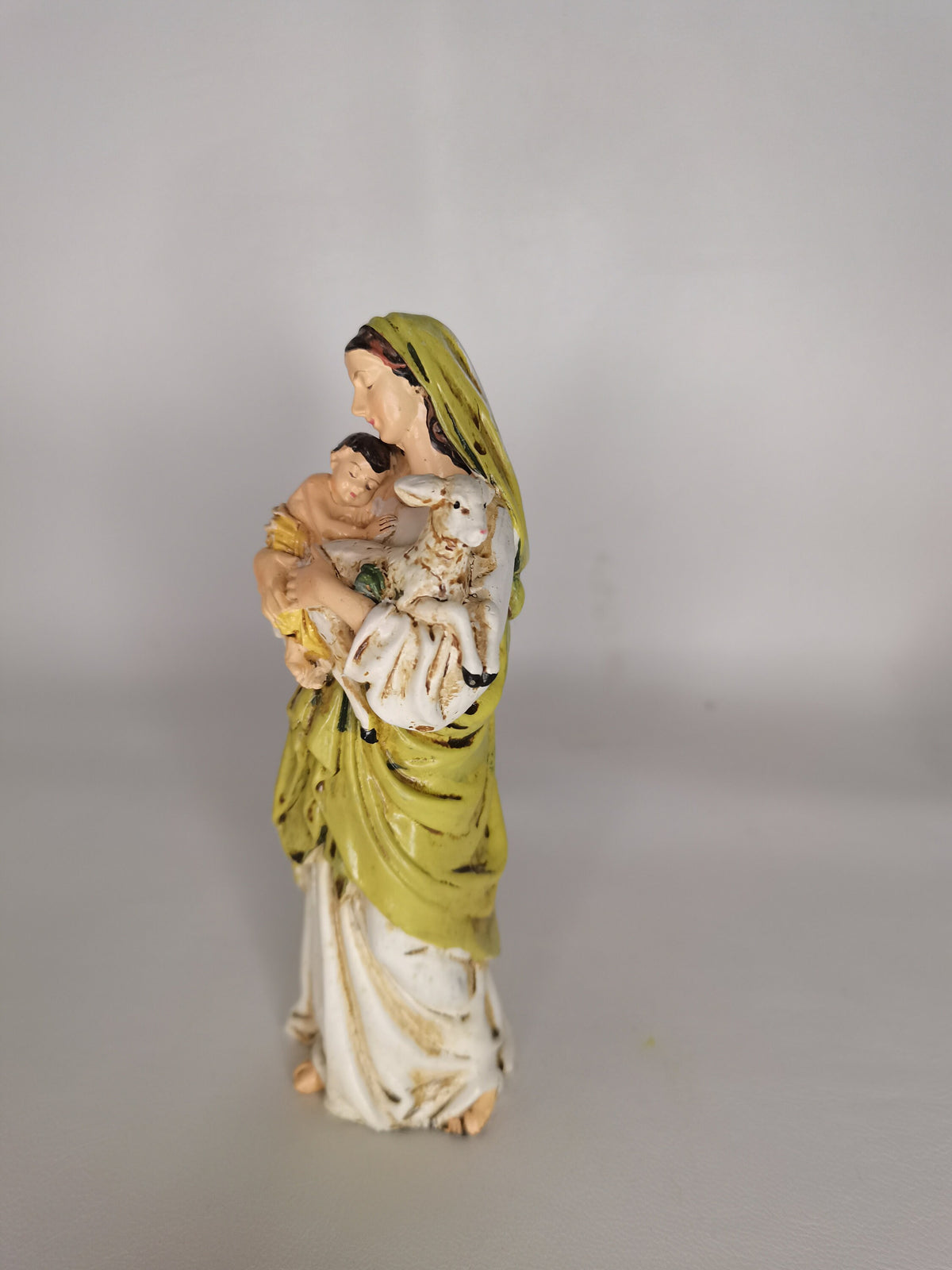 Statue Madonna Hirtin aus handbemaltem Kunstharz – 15 cm