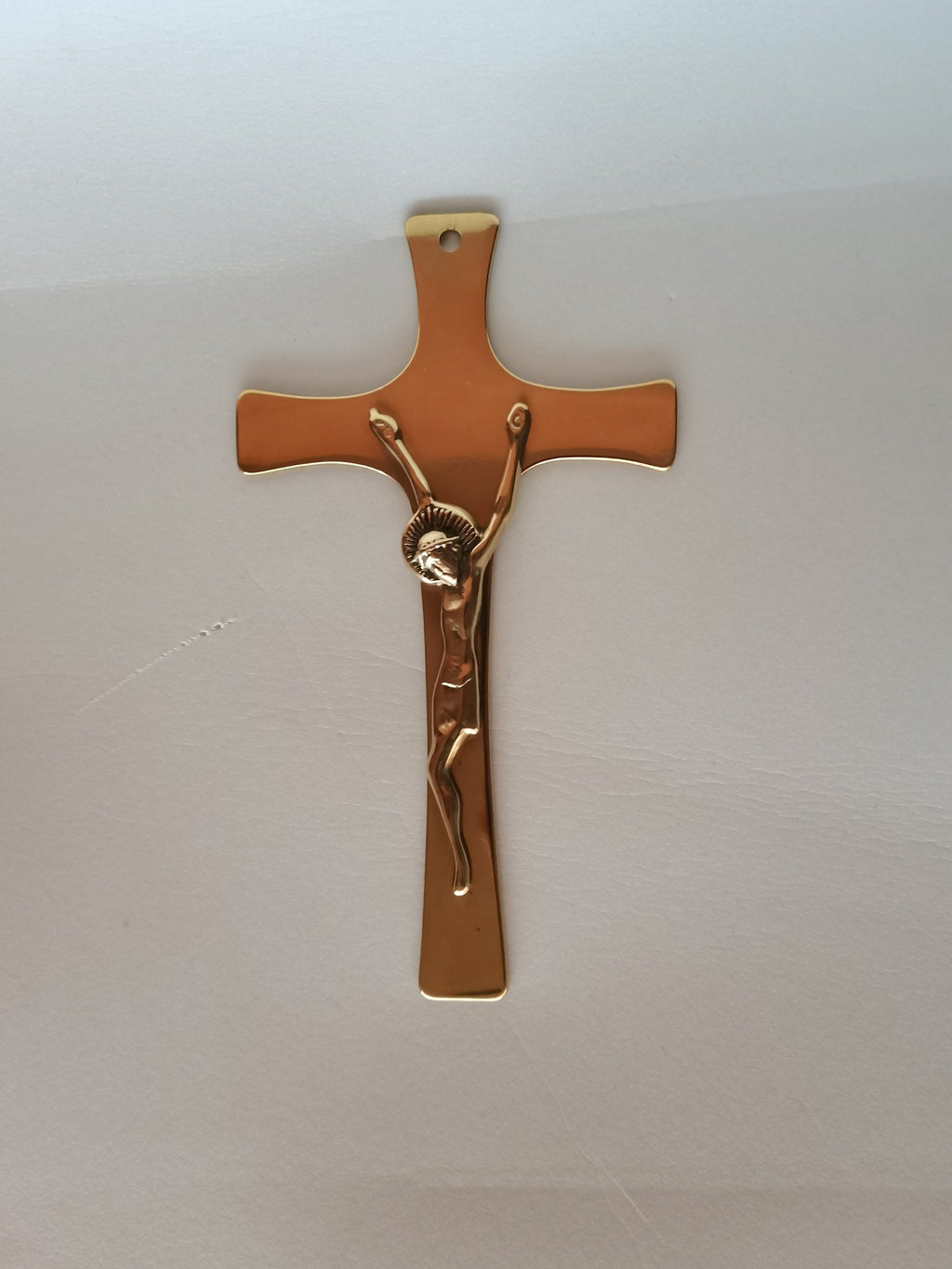 Crocifisso da muro in ottone lucido – 21 x 12 cm