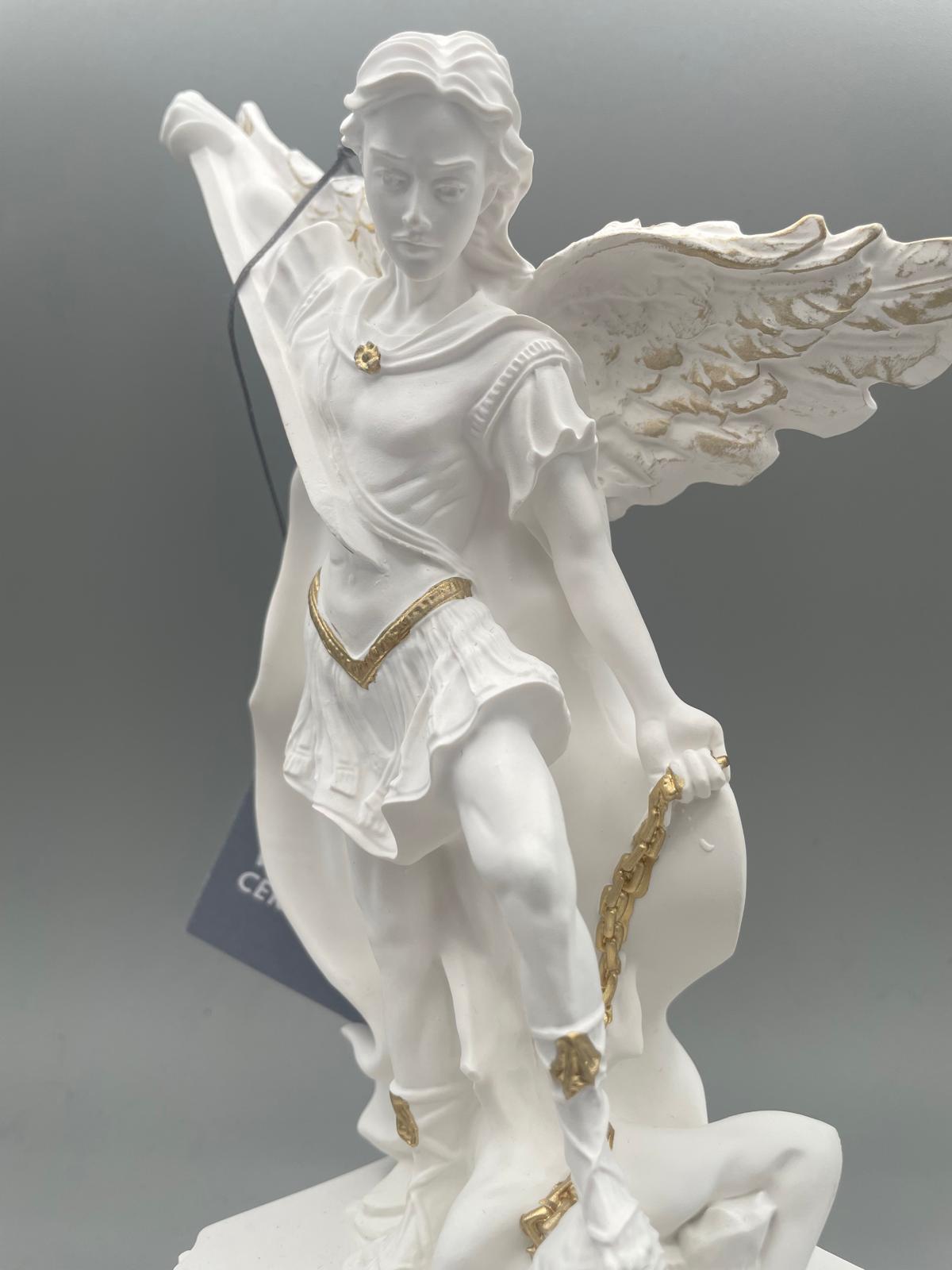 聖ミカエル大天使像レプリカ – ホワイトレジン製（金仕上げ）