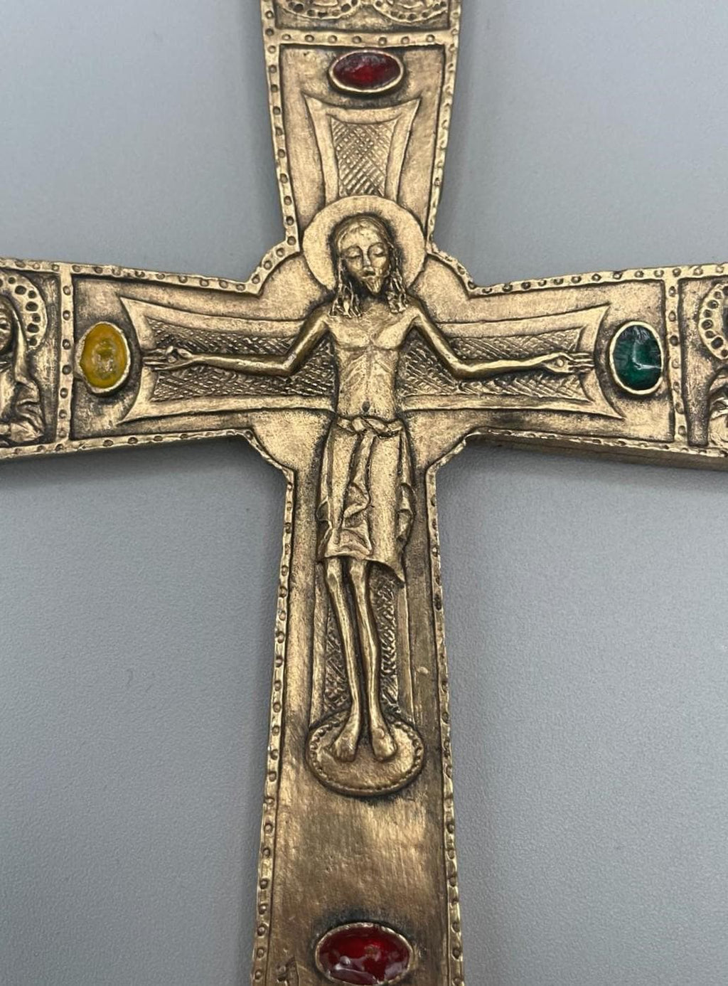 Croce religiosa da parete dorata con Agnello Mistico – 10 x 14,5 cm