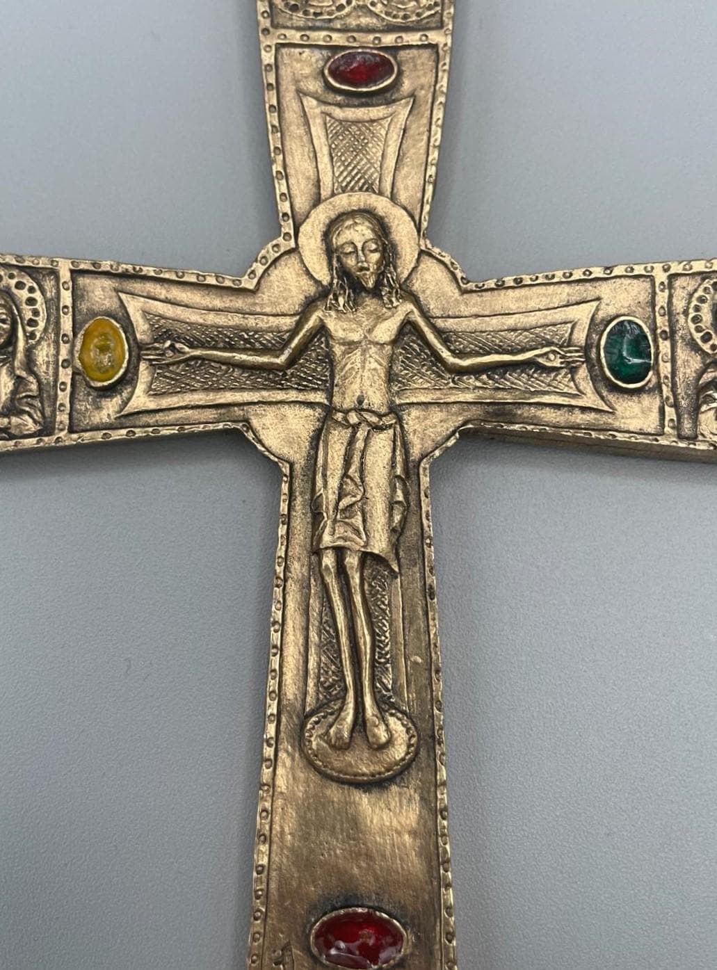 Croce religiosa da parete dorata con Agnello Mistico – 10 x 14,5 cm