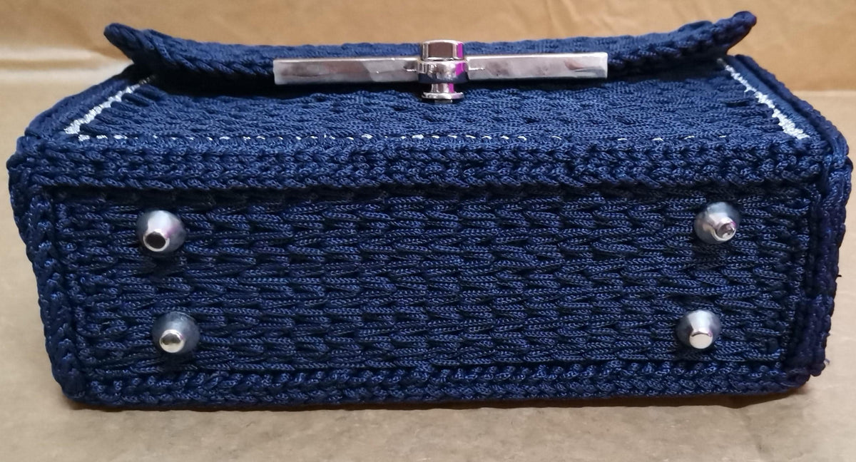 Borsa artigianale blu scuro con dettagli argento