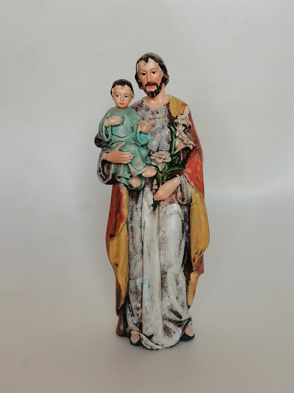 Statue Heiliger Josef mit Jesuskind und Lilie aus bemaltem Kunstharz – 15 cm