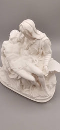 ミケランジェロ作 ピエタ像（レジン製） – 18cm