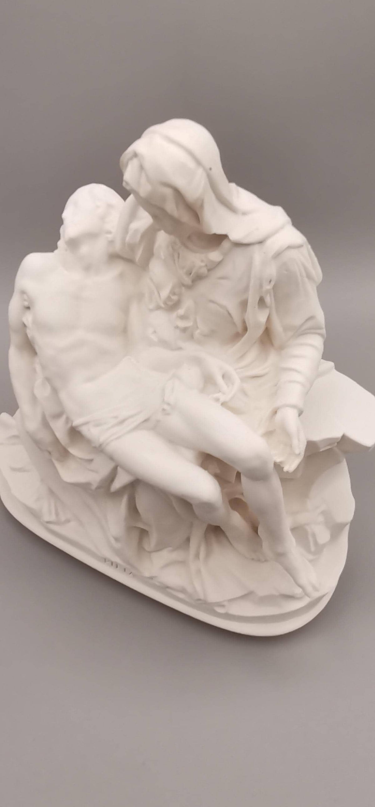 ミケランジェロ作 ピエタ像（レジン製） – 18cm