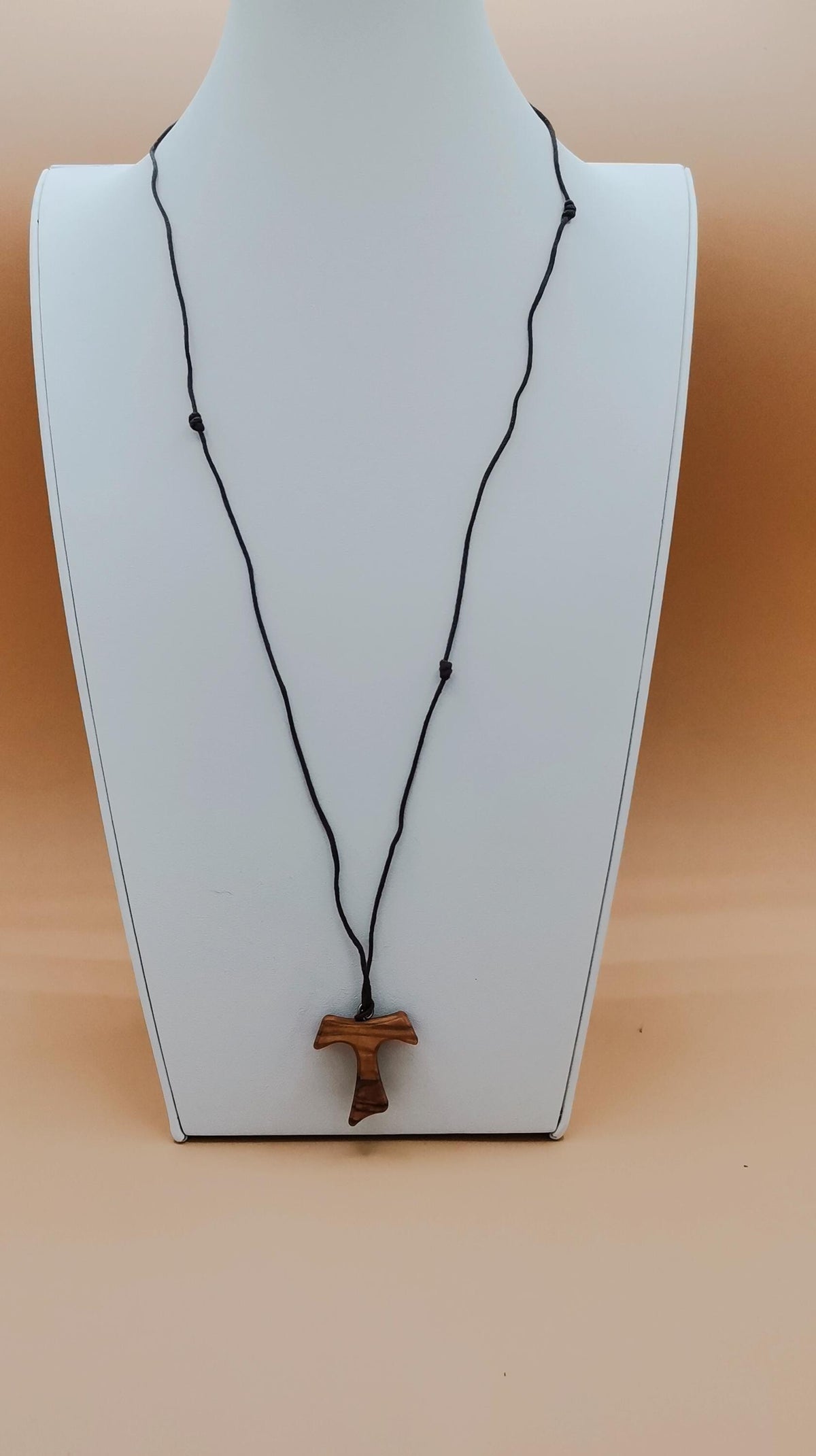 Tau franciscain en bois d'olivier avec cordon marron – 4x3 cm