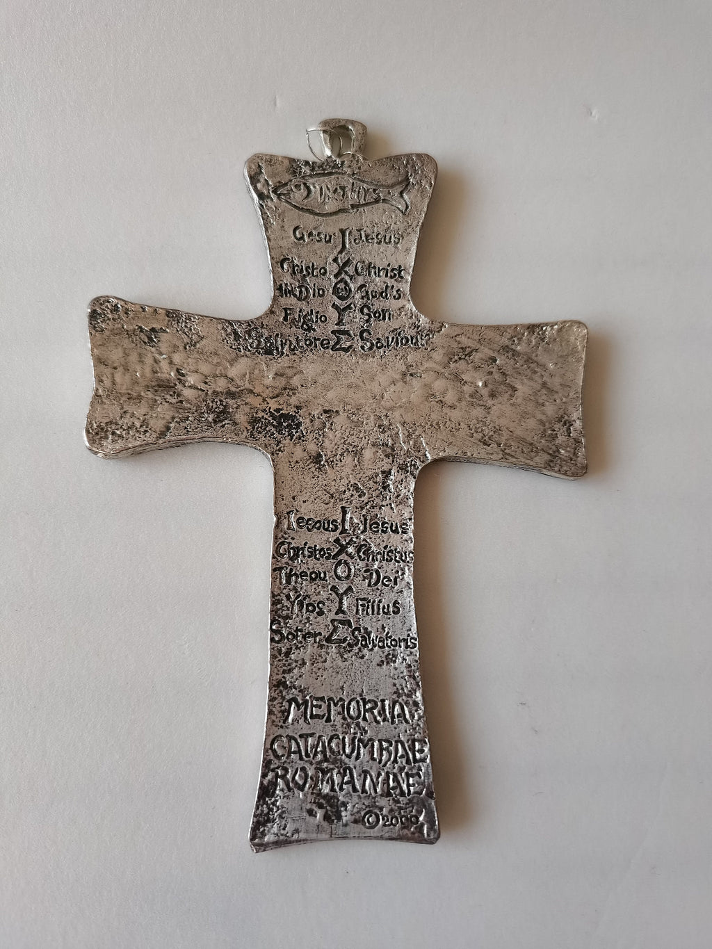 Crucifix Mémoire Catacombes Trinité mural en laiton argenté – 14 x 9 cm