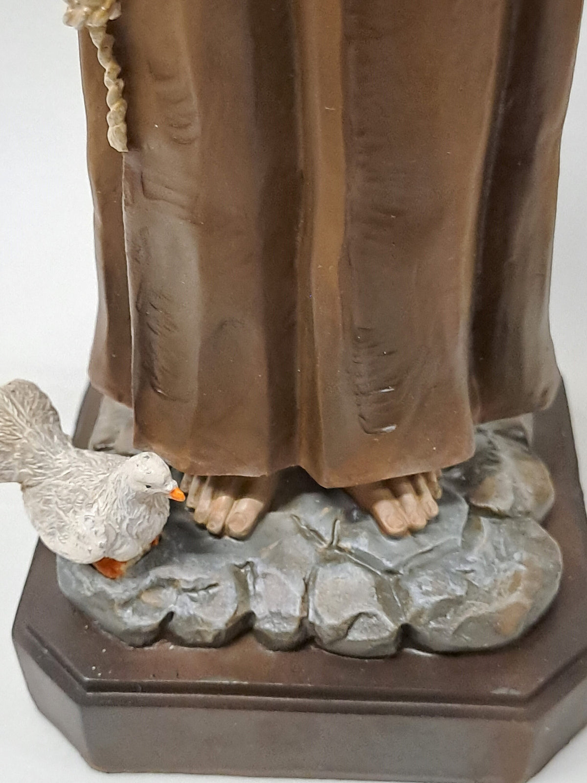 Statue de Saint François avec colombes en résine peinte à la main – 30 cm