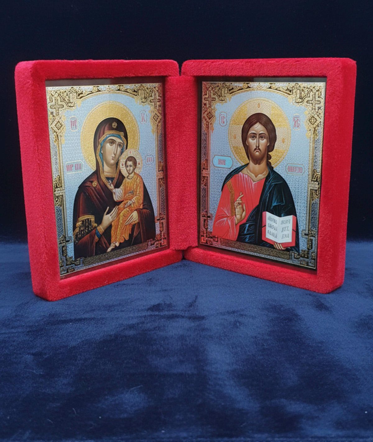 Dittico da viaggio Cristo Pantocratore e Madonna della Tenerezza in velluto rosso