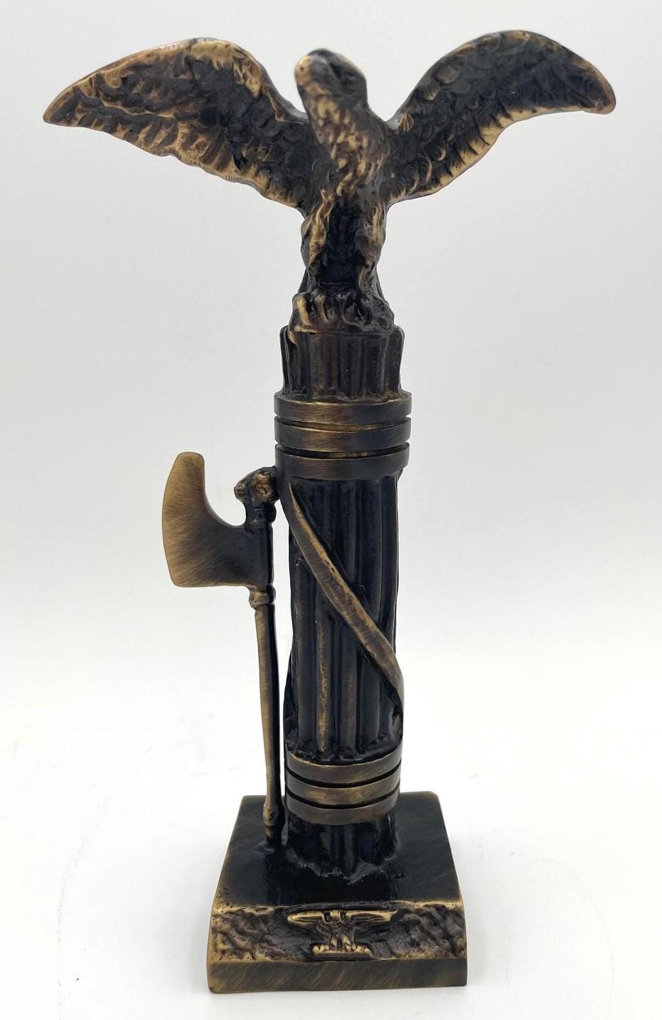 Bronze-Effect Metal Sculpture – Eagle on Stylized Fasces with Axe, 20 cm