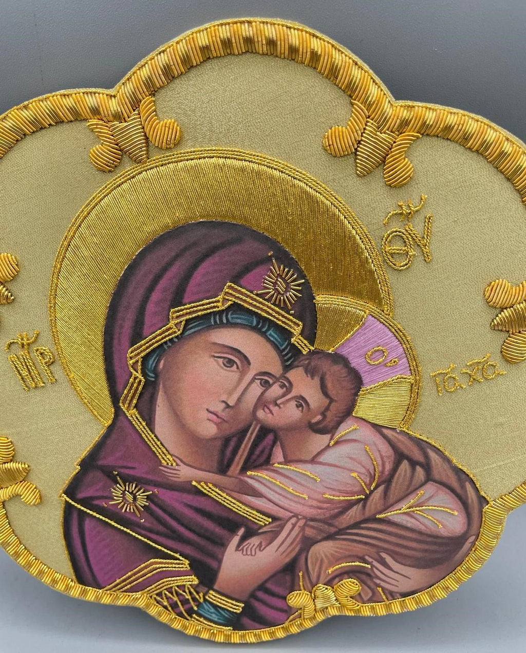 Icona Madonna della Tenerezza ricamata a mano con filo oro