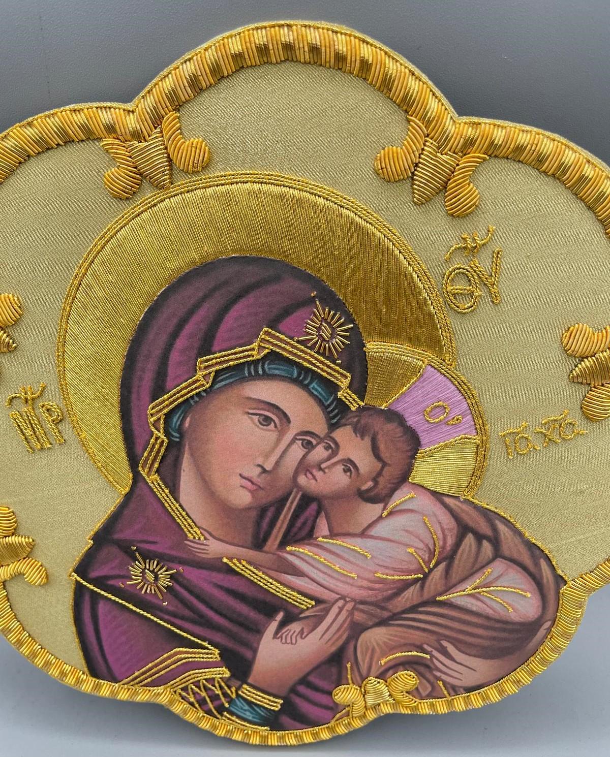 Icona Madonna della Tenerezza ricamata a mano con filo oro