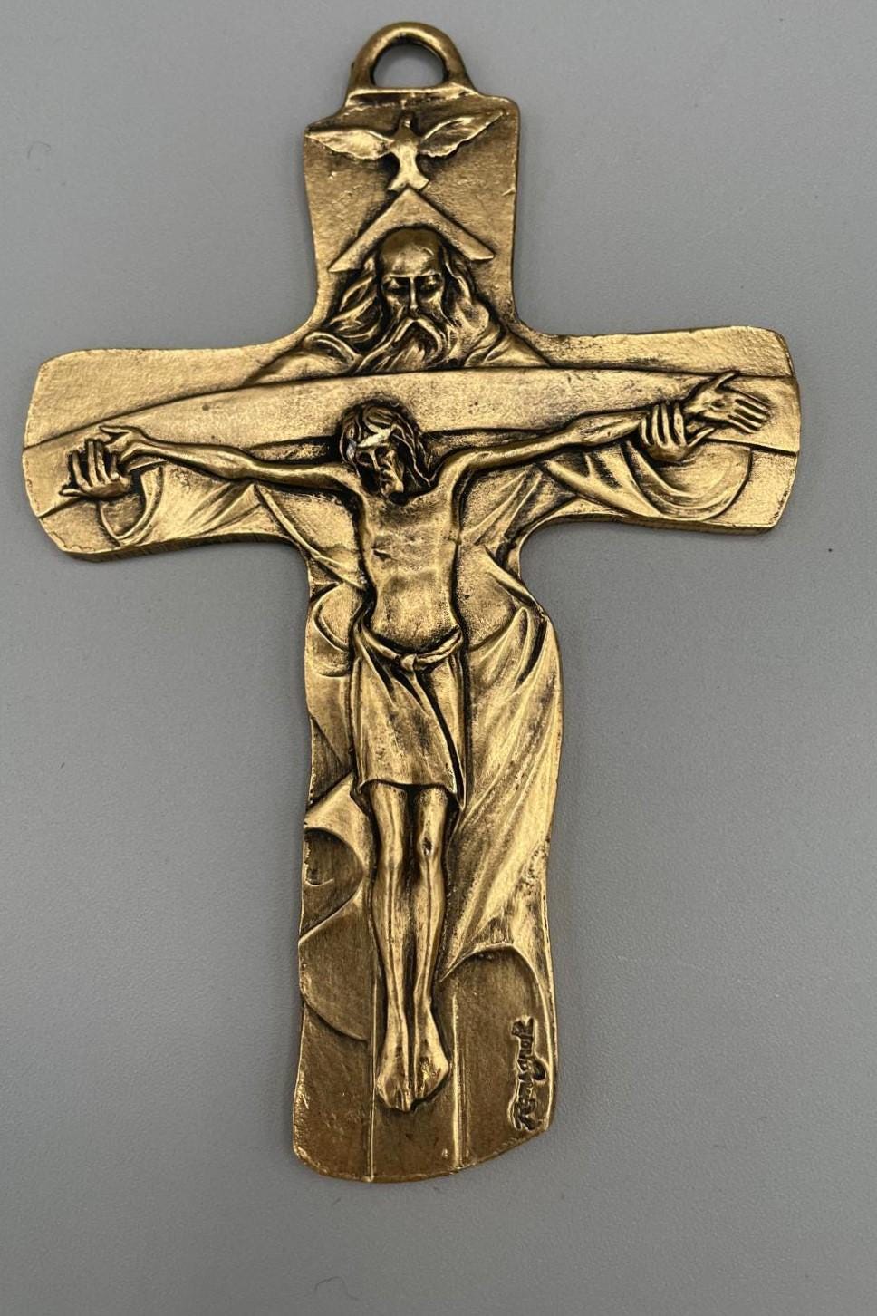 Crocifisso Santissima Trinità da muro in ottone dorato – 14 x 9 cm