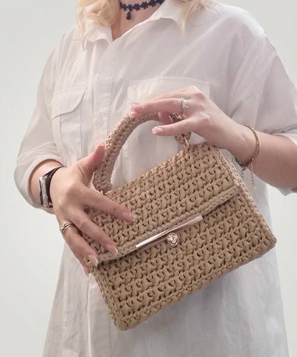 Borsa all'uncinetto fatta a mano – beige oro