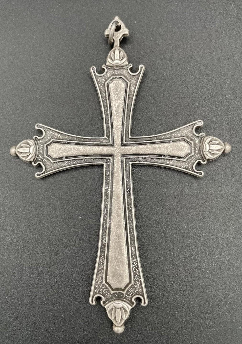 Croix pectorale du pape Léon XIV en argent ancien – 8 x 6 cm – 15 g