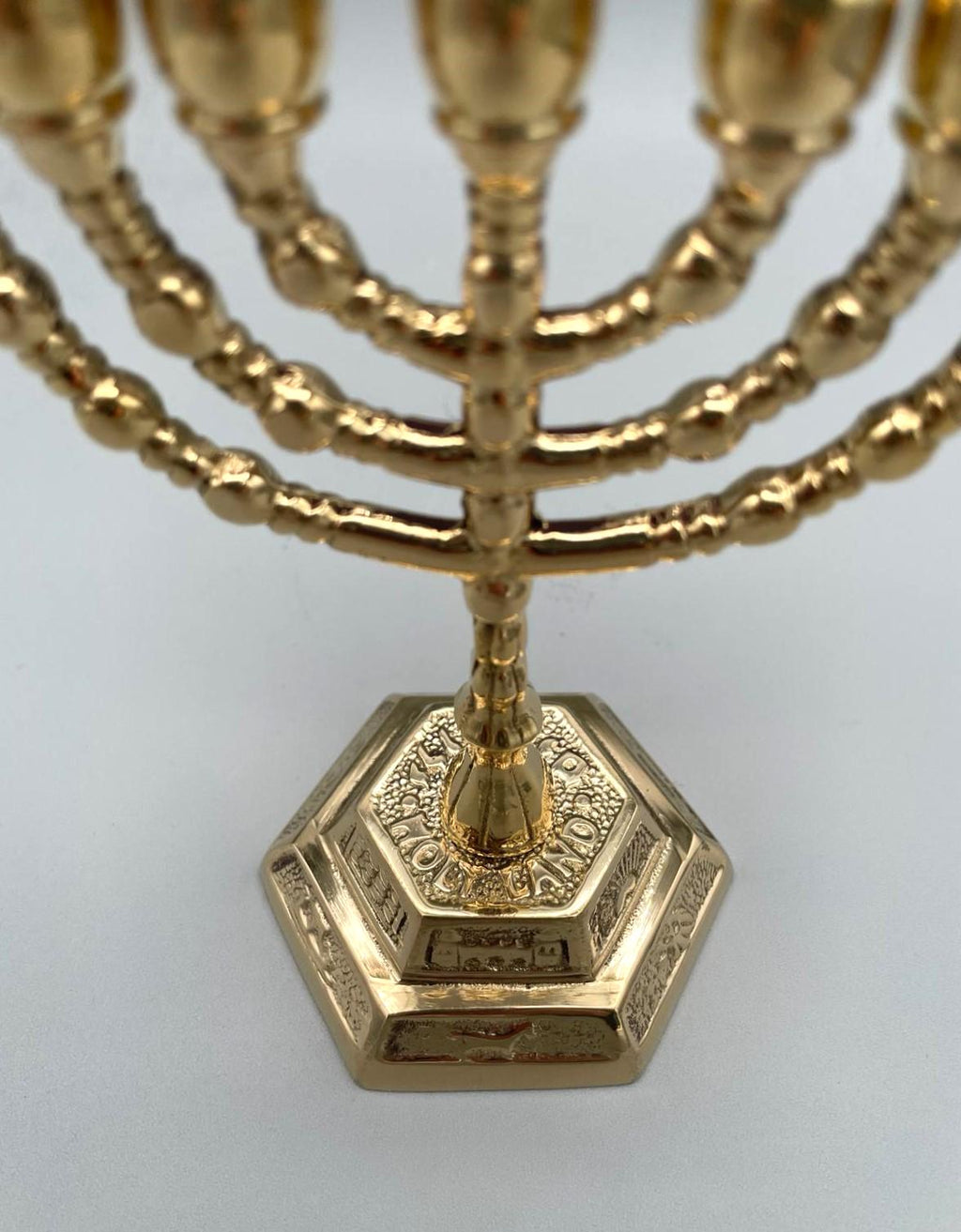 Menorah Vintage a Sette Bracci in Ottone Dorato – h 13 cm