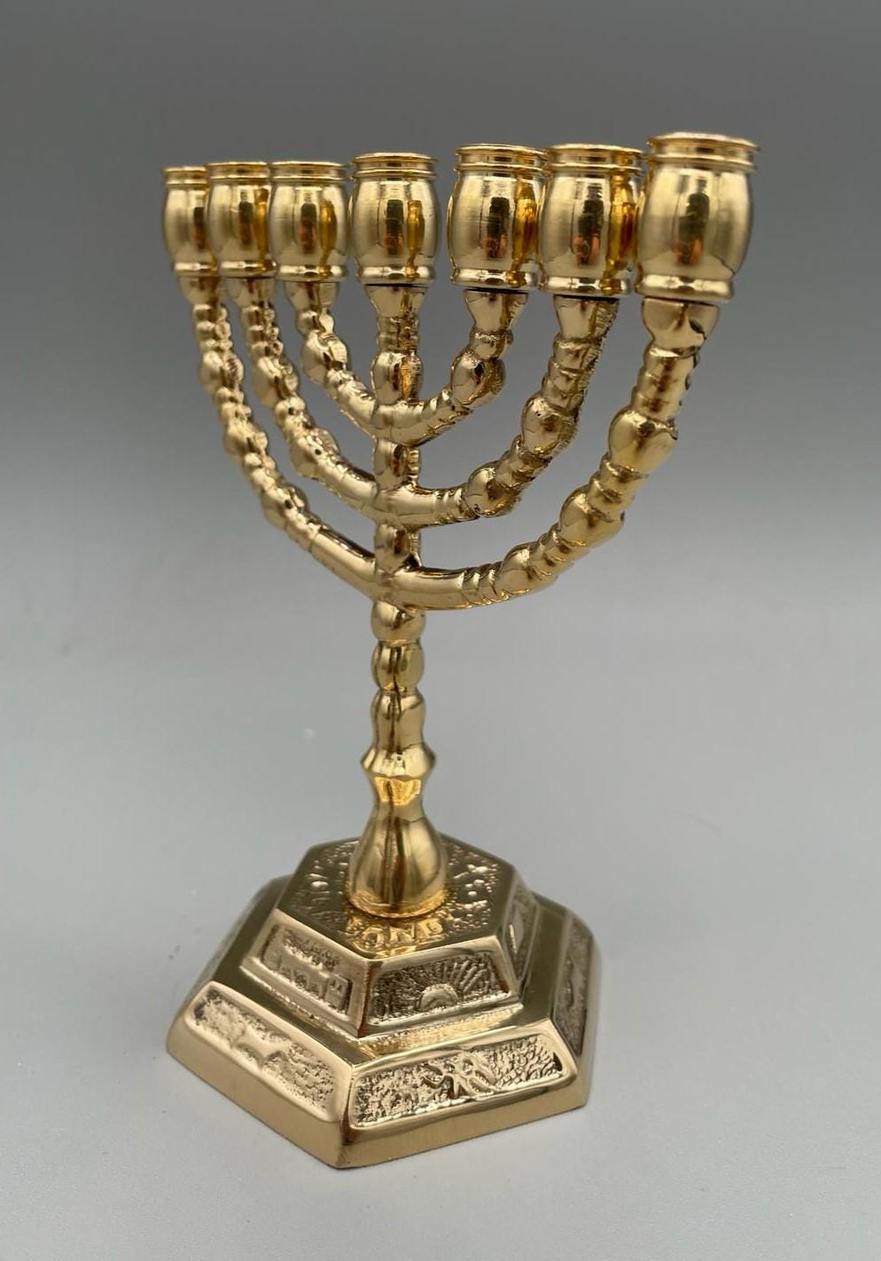 Menorah Vintage a Sette Bracci in Ottone Dorato – h 13 cm